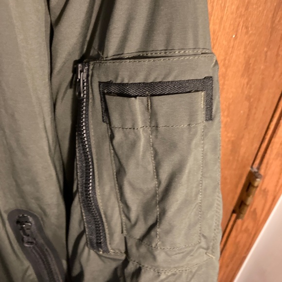 American Eagle Bomber Jacket. 😍 - Picture 4 of 6